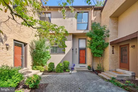 3161 Colchester Brook Ln, Fairfax, VA 22031