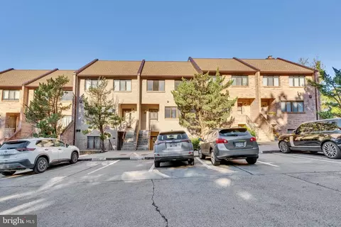 3895 A Steppes Ct #3895A, Falls Church, VA 22041