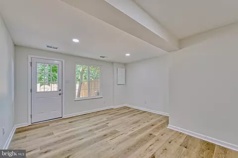8324 Bark Tree Ct, Springfield, VA 22153 photo 4
