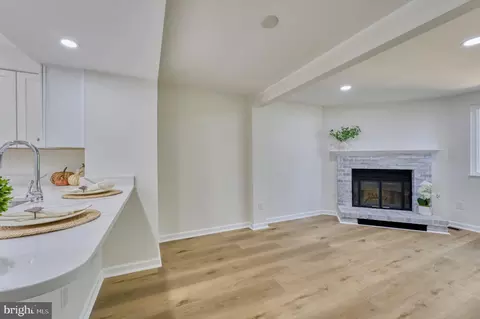 8324 Bark Tree Ct, Springfield, VA 22153 photo 3