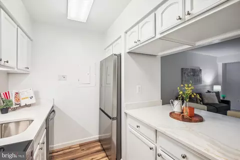 1808 Old Meadow Rd #502, Mclean, VA 22102 photo 3