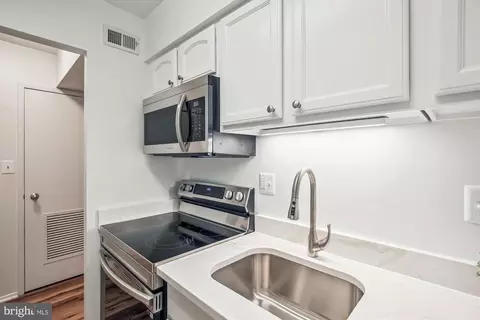 1808 Old Meadow Rd #502, Mclean, VA 22102 photo 5