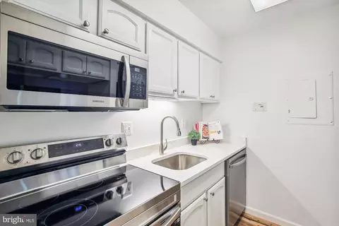 1808 Old Meadow Rd #502, Mclean, VA 22102 photo 4