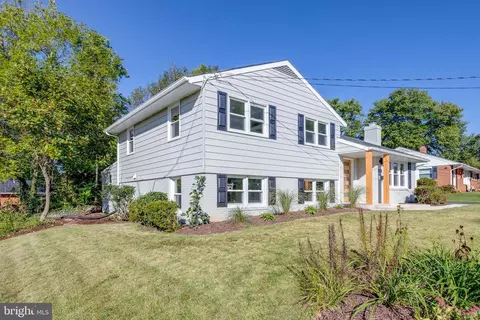 Exterior - 5416 Nutting Dr, Springfield, VA 22151 photo 7 of 9