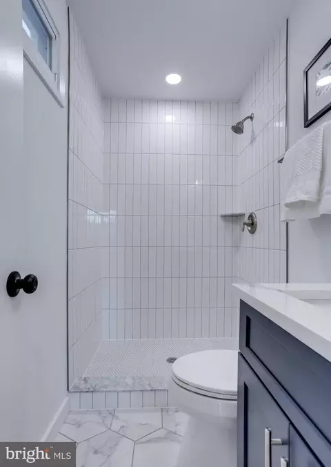 Bath - 5416 Nutting Dr, Springfield, VA 22151 photo 3 of 7
