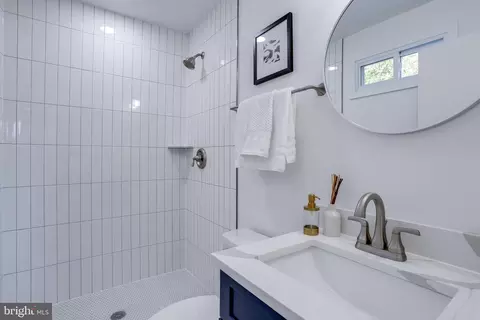 Bath - 5416 Nutting Dr, Springfield, VA 22151 photo 2 of 7