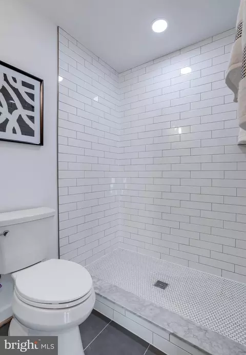 Bath - 5416 Nutting Dr, Springfield, VA 22151 photo 6 of 7