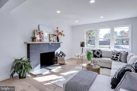 Living - 5416 Nutting Dr, Springfield, VA 22151 photo 1 of 5