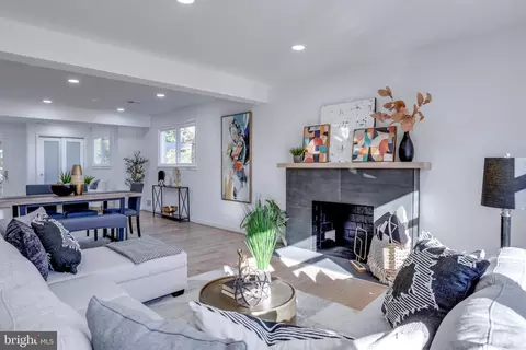 Living - 5416 Nutting Dr, Springfield, VA 22151 photo 3 of 5