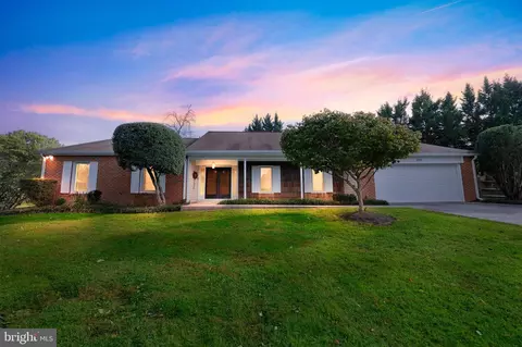9805 Kohoutek Ct, Vienna, VA 22182
