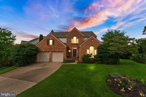 8437 Black Stallion Pl, Vienna, VA 22182