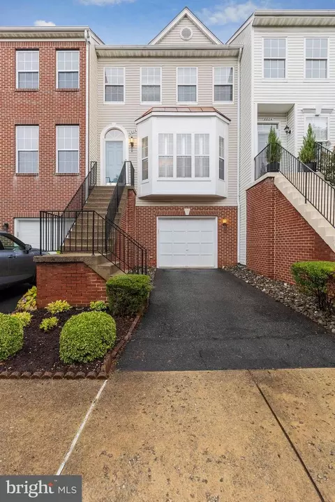 6606 Desiree Ct, Alexandria, VA 22315