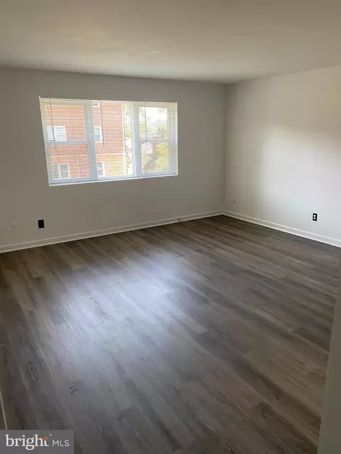 6174 Greenwood Dr #201, Falls Church, VA 22044