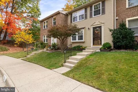 8261 Burning Forest Ct, Springfield, VA 22153 photo 2