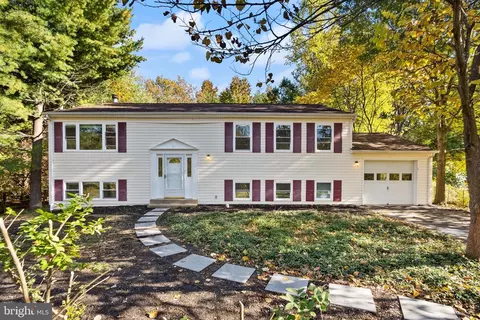 12509 Kings Lake Dr, Reston, VA 20191