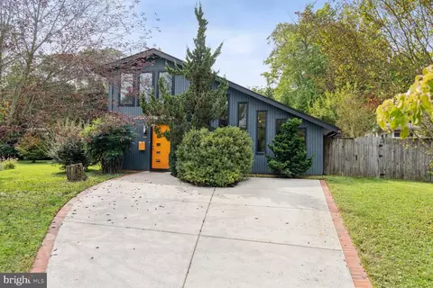 7901 Sycamore Dr, Falls Church, VA 22042