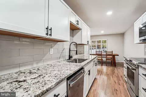 11728 Decade Ct, Reston, VA 20191 photo 2