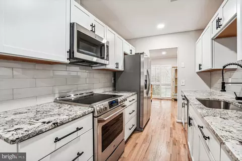 11728 Decade Ct, Reston, VA 20191 photo 5