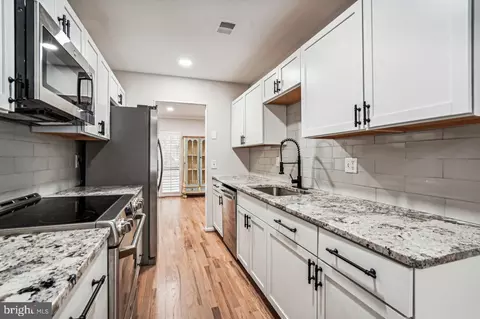 11728 Decade Ct, Reston, VA 20191 photo 4