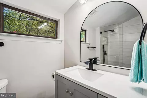 11728 Decade Ct, Reston, VA 20191 photo 18
