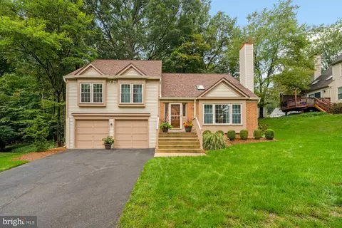 7707 Green Garland Dr, Springfield, VA 22153