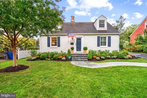 6815 Kincaid Ave, Falls Church, VA 22042