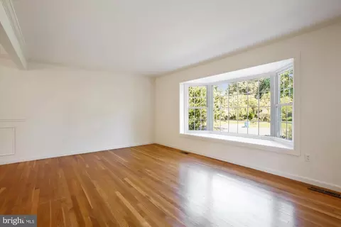 Living - 6509 Bowie Dr, Springfield, VA 22150 photo 4 of 12