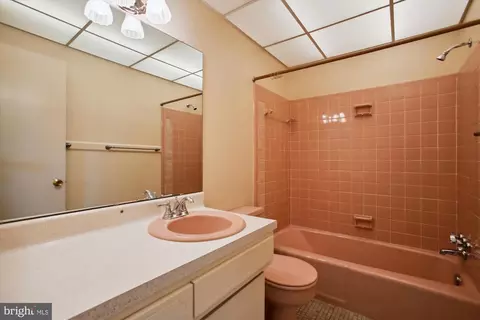 Bath - 6509 Bowie Dr, Springfield, VA 22150 photo 3 of 3