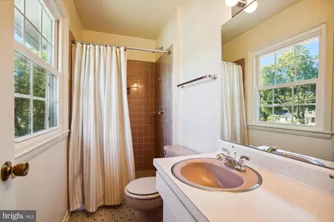 Bath - 6509 Bowie Dr, Springfield, VA 22150 photo 2 of 3