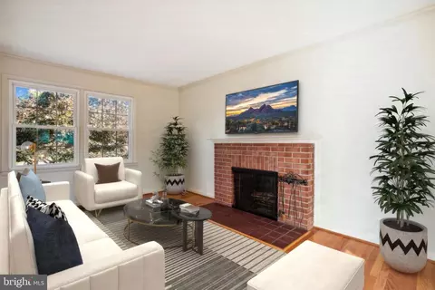 Living - 6509 Bowie Dr, Springfield, VA 22150 photo 7 of 12