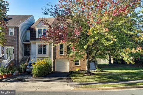 14085 Red River Dr, Centreville, VA 20121
