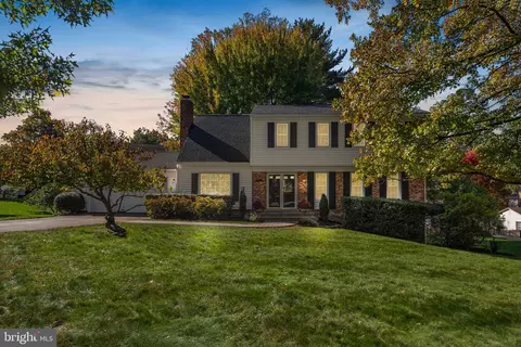 7818 New London Dr, Springfield, VA 22153