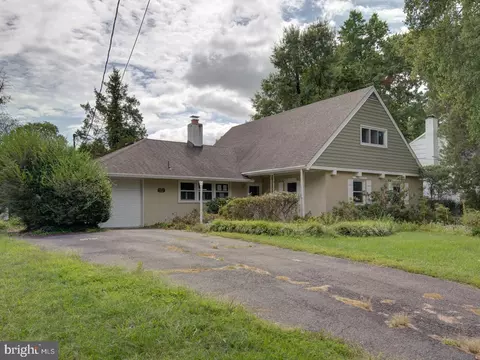 2207 Sherwood Hall Ln, Alexandria, VA 22306