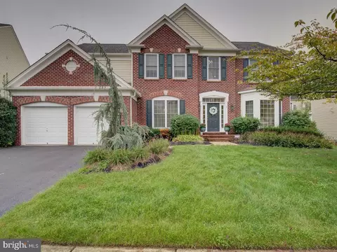 8097 Paper Birch Dr, Lorton, VA 22079