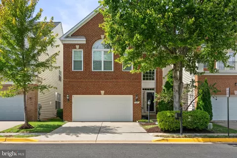 8360 Middle Ruddings Dr, Lorton, VA 22079