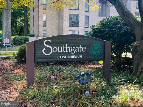 2072 Royal Fern Ct #22B, Reston, VA 20191
