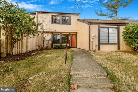 3120 Babashaw Ct, Fairfax, VA 22031