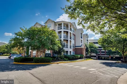 12933 Centre Park Cir #206, Herndon, VA 20171