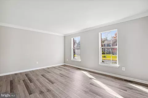 Living - 7211 Kyles Lndg, Springfield, VA 22150 photo 3 of 8