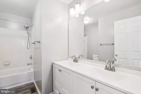 Entry Way - 7211 Kyles Lndg, Springfield, VA 22150 photo 11 of 14