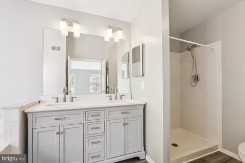 Bath - 7211 Kyles Lndg, Springfield, VA 22150 photo 2 of 3