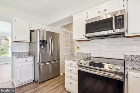 Kitchen - 7211 Kyles Lndg, Springfield, VA 22150 photo 2 of 4