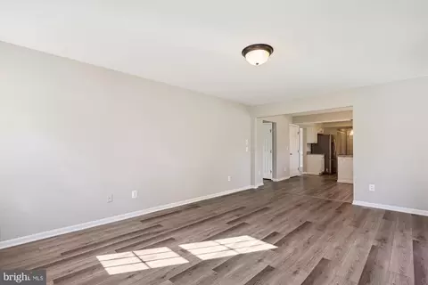 Living - 7211 Kyles Lndg, Springfield, VA 22150 photo 8 of 8