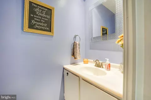 Bath - 7910 Spring Forest Ct, Springfield, VA 22152 photo 4 of 4