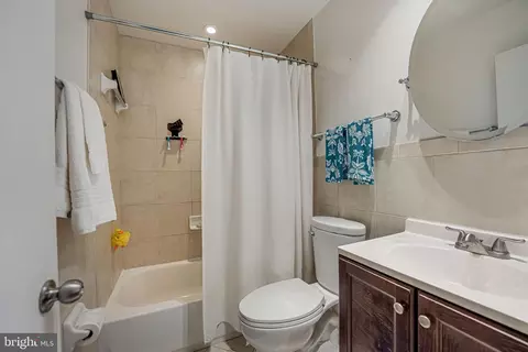 Bath - 7910 Spring Forest Ct, Springfield, VA 22152 photo 3 of 4