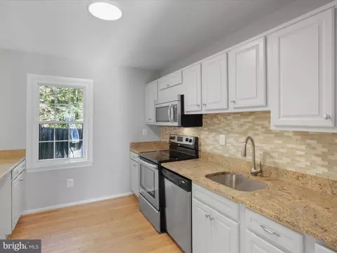 8315 Uxbridge Ct, Springfield, VA 22151 photo 8