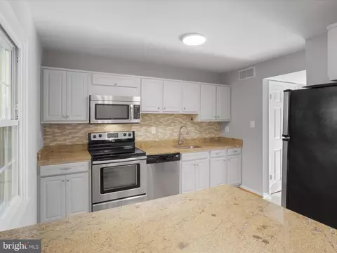 8315 Uxbridge Ct, Springfield, VA 22151 photo 11