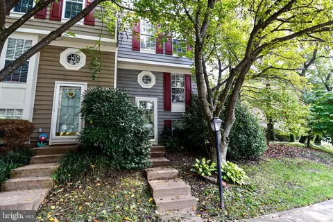 1545 Woodcrest Dr, Reston, VA 20194