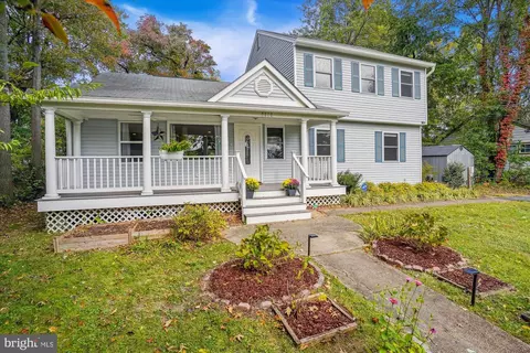 7516 Fisher Dr, Falls Church, VA 22043