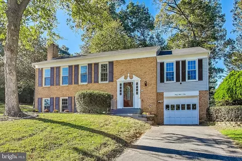 4904 King Solomon Dr, Annandale, VA 22003
